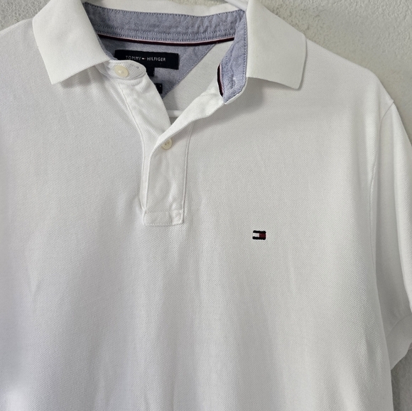 Tommy Hilfiger Mens Short Sleeve Tee Shirt in size medium White button Front - Picture 3 of 6